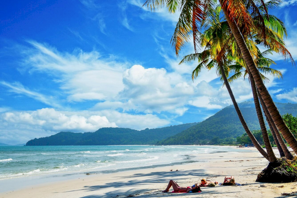 Bãi biển tại Cửa Cạn vẫn giữ nguyên vẻ đẹp nguyên sơ